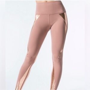 ALO YOGA LEGGINGS, buttery soft. Gorgeous!EXCELLENT CONDITION.